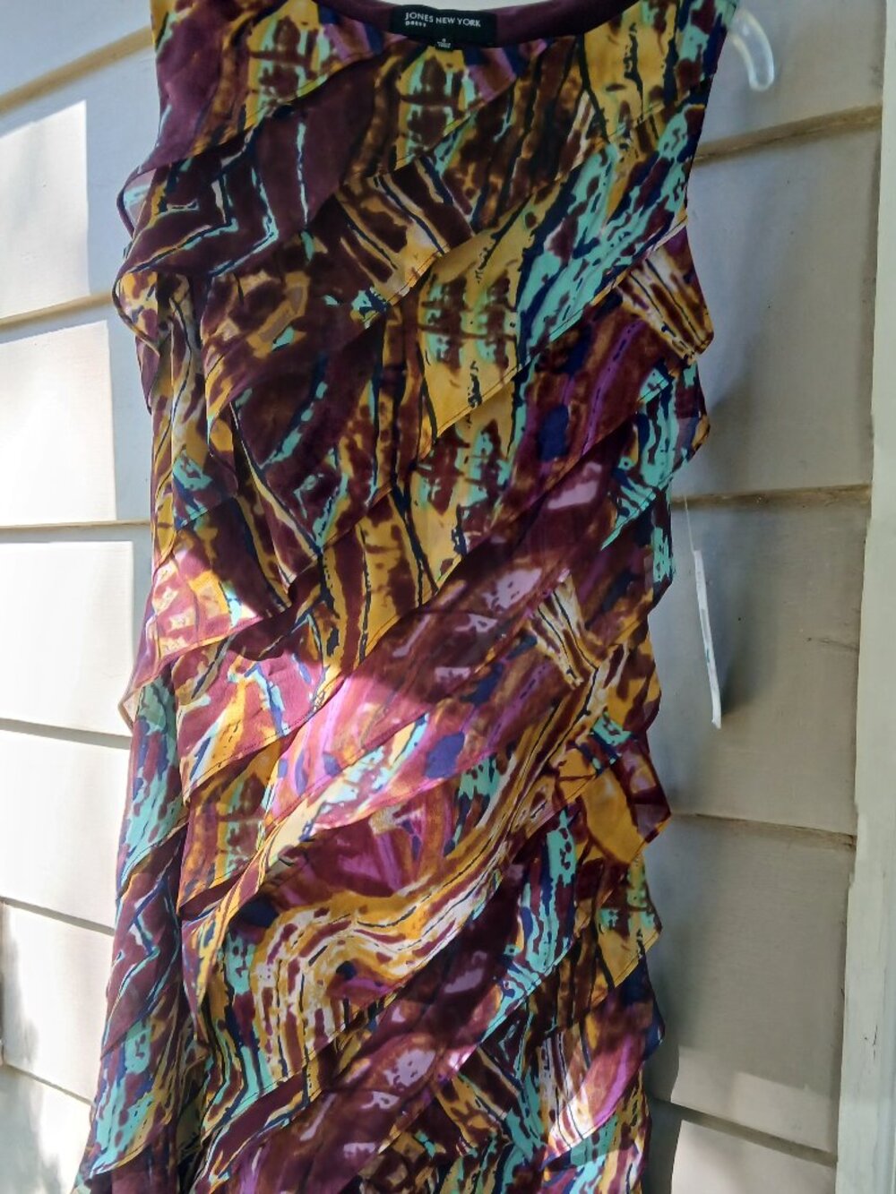 Beautiful JONES NY NWT Sleeveless Dress Size 6 Diagonal Ruffles